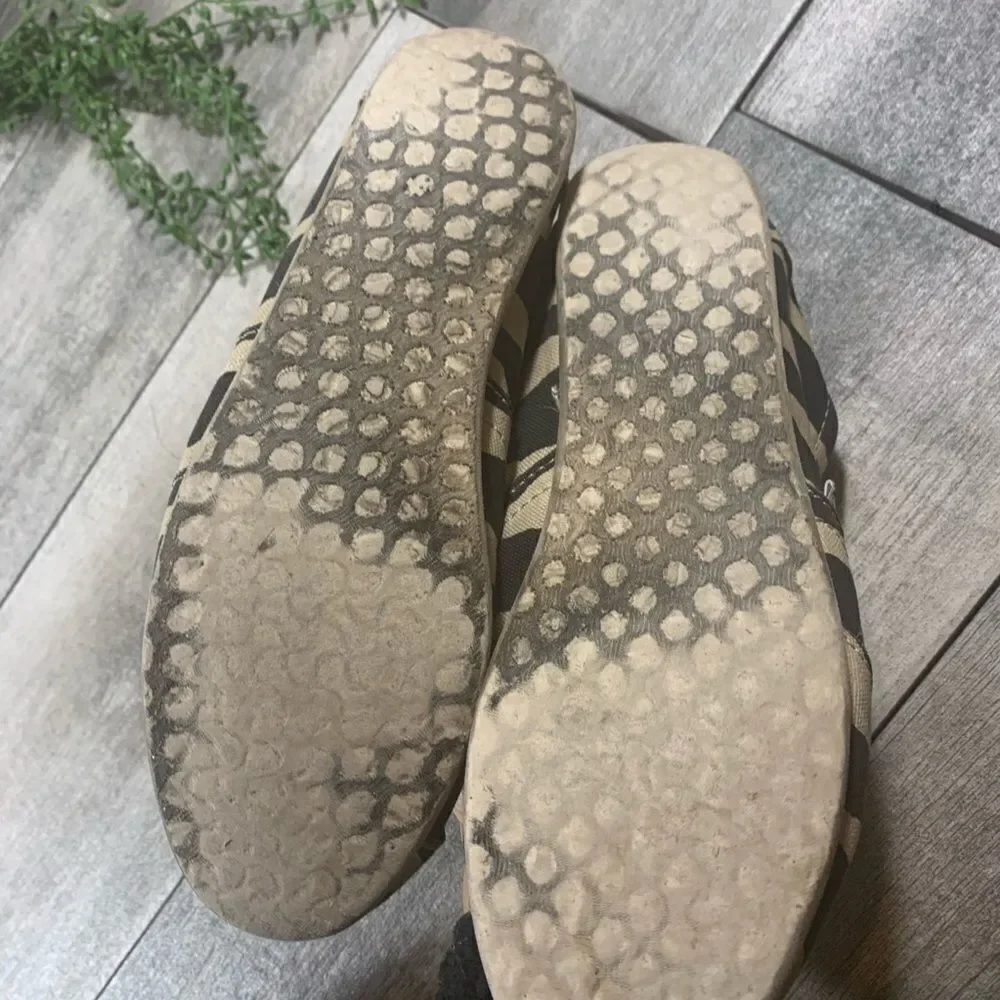Toms zebra print
